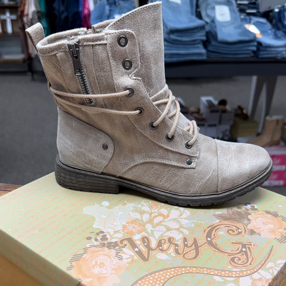 Very G Women's Light Brown Combat Boots